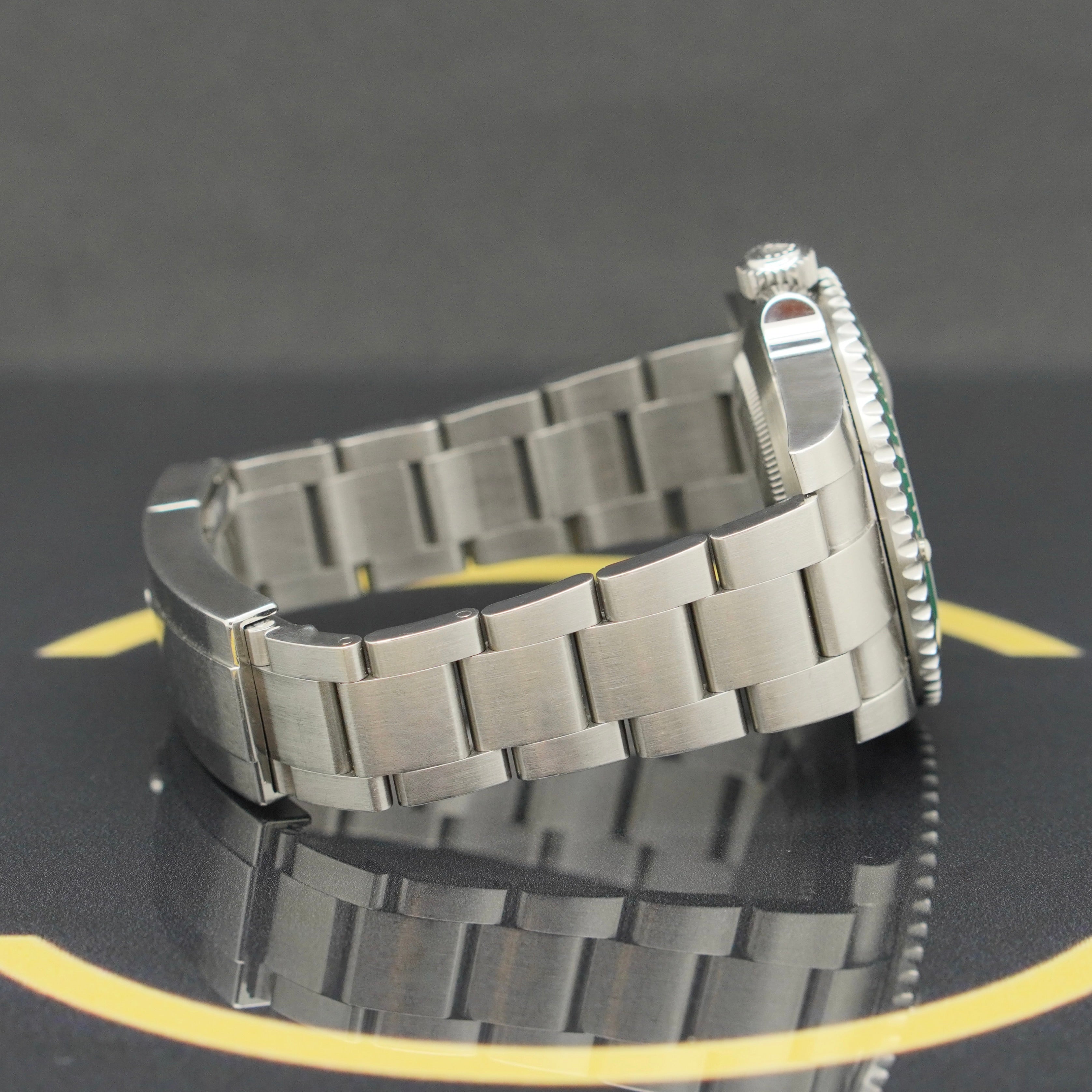 Rolex Submariner Date 40 "Hulk"- 116610LV - 2016 - Fullset